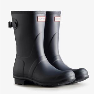 Hunter Short Rainboots with sock insert- Color: Navy